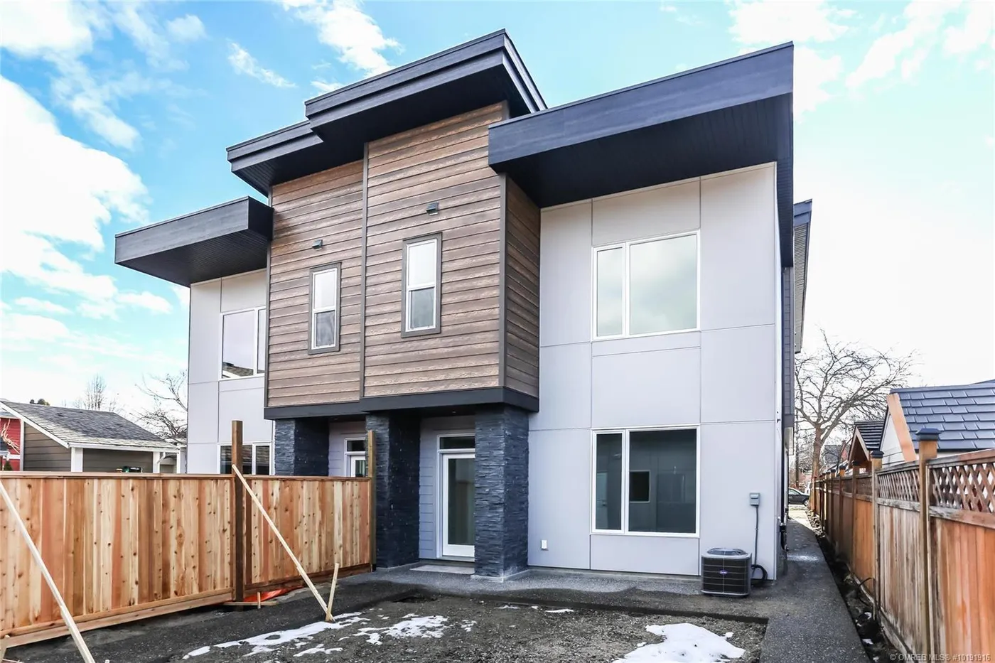 Cawston Avenue in Kelowna, photo 3