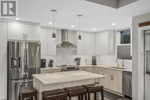 Cawston Avenue in Kelowna, photo 7