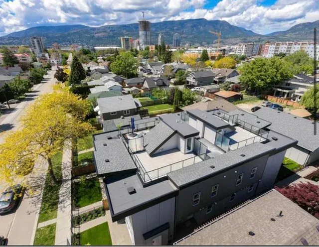 Cawston Avenue in Kelowna, photo 11